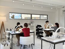 ピンクドールハウス 宜野湾店(Pink Doll House)の雰囲気（サロンは海が目の前に見える明るい空間です♪）