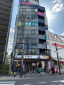 メノア 茨木駅前店(menoa)/ビルに到着♪