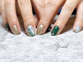 秋のグリーンのネイルデザイン