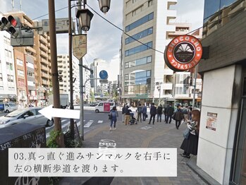 03.直進後、左の横断歩道を渡る