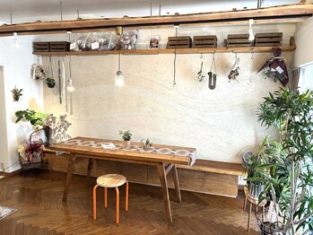 ピリナ(Pilina)/waiting space