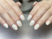 カナネイル(KANA.nail)/クリームカラーにミラーネイル