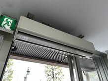 浦安南口鍼灸整体院/エアカーテンを設置しております