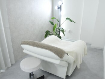 ベルシック(Belchic)の写真/超音波で細胞を活発化させて新陳代謝を高め、ハリツヤのある若々しいお肌へ♪リフトアップで小顔効果も◎