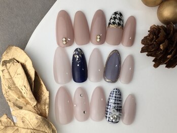 フローレスネイル 新宿西口店(FlawlessNail)の写真/OLさんに高い人気☆≪毎回オフ無料!!定額シンプルコース¥6100～≫300種類のサンプルで飽きないネイルを♪