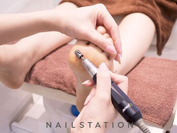 ネイルステーション 渋谷マークシティ店(NAIL STATION)の写真/これからの季節で気になるフットケアはプロにお任せ☆カサカサかかともしっかりケアして綺麗な素足に変身♪