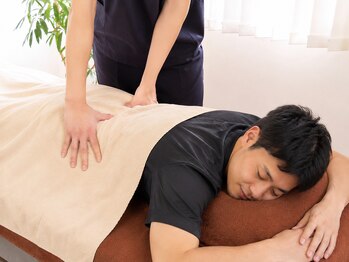 リハ整体 新潟の写真/急性期を過ぎた腰痛に対応可能◎国家資格保有のメンズセラピストが深部の筋肉までじっくりと丁寧に施術