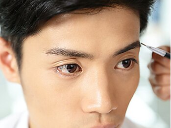 アヴェーラ メンズ店(Avela Men's)の写真/【眉毛パーマ×スタイリング×眉周り脱毛¥6000】眉毛が顔の印象の8割を変える!眉脱毛で一生モノの美眉をGET