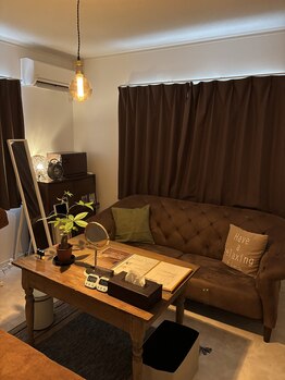 リラクゼーションサロン ラルジュ(large)/間接照明でリラックス空間を演出