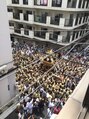 トータルボディデザインサロン ひとしらず サロンから見た鳥越祭り☆★道を埋め尽くす大勢の人!!