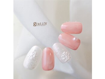 グラティフィー(gratify)/ちゅるん♪雪の結晶ネイル