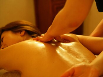 ピュアローゼ(Pure Rose)の写真/【美と健康を叶えるサロン】温かい手のぬくもりで疲れた体と心を解きほぐします♪ベテランスタッフ在籍!!