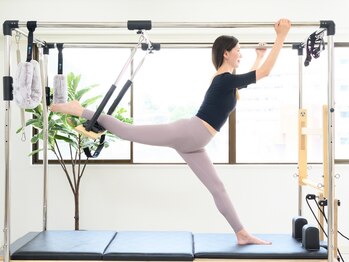 STUDIO TT ピラティス&パーソナルジム 関内店【姿勢改善/ダイエット/美容】の写真/【理想の美脚に向けた集中トレーニング】パーソナルピラティスで姿勢を改善し、まっすぐ綺麗な美脚をGET!