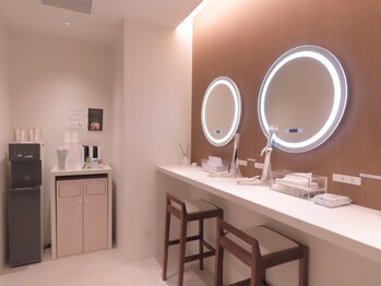ザ シルク 立川店(the SILK)/ピラティス前後も洗練された空間