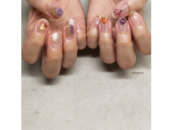 シルニー リム(Silny rim)/アシンメトリーニュアンスネイル