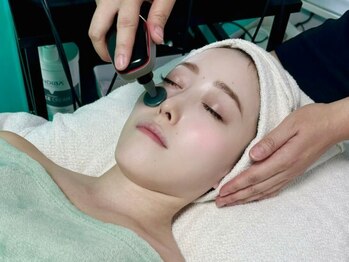ナナ 銀座(Nana)の写真/インディバとの相性も◎小顔&目元インディバ+ヒト幹細胞パック/などリフトアップ、若々しい印象に