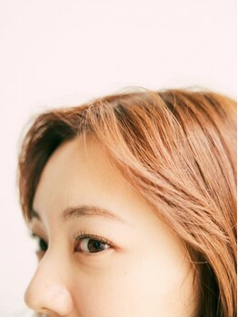 シーン(SCENE)の写真/【三宮から徒歩５分】半個室のリラックス空間で、お顔のお手入れをトータルサポート♪眉毛/まつぱ/マツエク