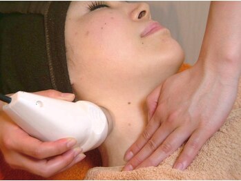 ルナ レインボー(Luna Rainbow)/美顔器&ハンドマッサージ【首】