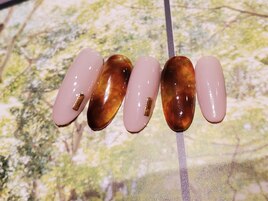秋冬に人気のべっこうネイル！