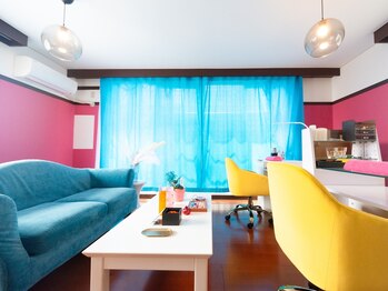 ペントハウス(Penthouse)/カラフルな店内/パラジェル専門