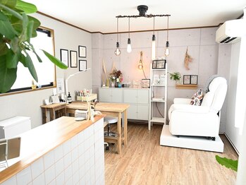 エスエスエーダブリュー(ssaw)の写真/オーナー自身も一児の母。ママだっておしゃれをしたい!大人女性の手元を華やかにするデザインを多数ご用意!