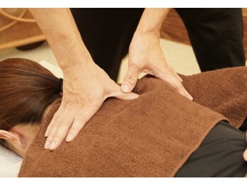メディカルエステティックサロン サロンド ハリス ヤゴト(Salon'de HALLIS yagoto)の写真/つらい肩こり、首こりに。本格マッサージで芯からほぐし、軽やかな毎日へ。