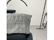 ノアール(noir.)の雰囲気(黒とグレーを基調とした落ち着いた店内♪)