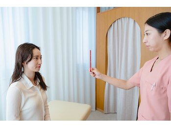 リリーフポート フェミナ鍼灸整体院 大濠公園店/検査風景:目の動き【肩こり】