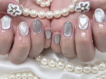 ハニービービー(Honey Bee Bee)/ぷっくりフラワーネイル