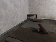 エース 赤坂/落ち着いたシックな施術部屋