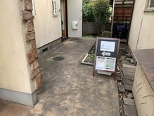 リゼラアンドコー 大分店の雰囲気（立て看板が目印）