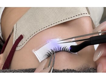 ラ レーヌ(La-leine)の写真/★最新LEDライト取扱★湿気や水に強く、持ちのいいLEDマツエクで理想のまつ毛デザインに♪