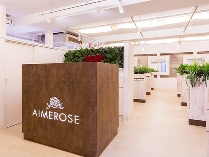 エメローズ 梅田店(AIMEROSE)の写真