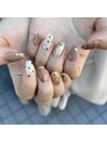 ベージュ系ニュアンスネイル