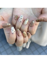 ベージュ系ニュアンスネイル