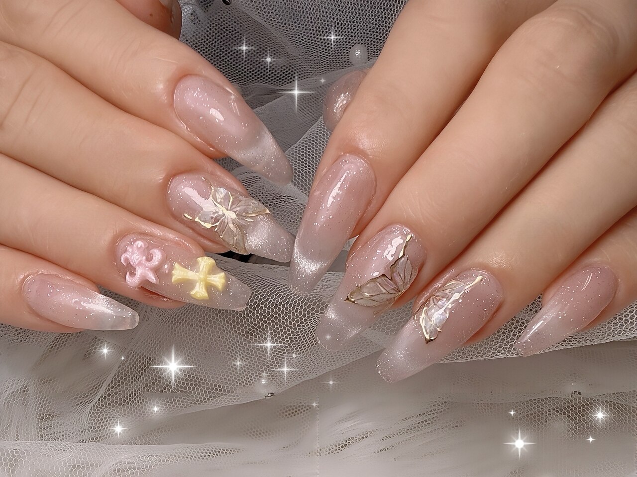 2026年秋トレンド】クロム ハンドのネイルデザイン集｜人気順｜31