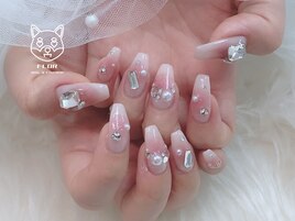 大人かわいいチークネイル