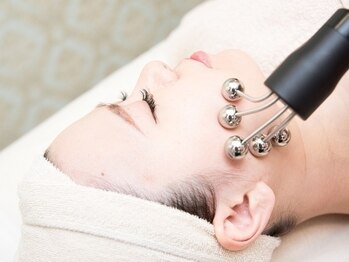 ブリリアント 金沢八景店(Brilliant)の写真/リンパボーラーフェイシャルで筋膜リリース!気になるほうれい線/二重あご/フェイスラインを引き締め小顔に!