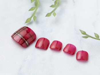 ラムネイル 元町(RamuNail)/赤チェックフットネイル
