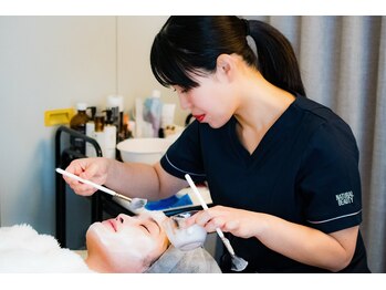エードットクリニカルサロン 横浜(a.clinicalsalon)の写真/【大人の小顔リフトアップ】美容医療提携◆本質的なケアを求めていた方に。看護師によるエステ以上の施術を