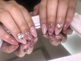 大人カラーのシェルネイル