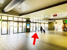 和音(WAON)/駅構外へ出て、右方向へ進む