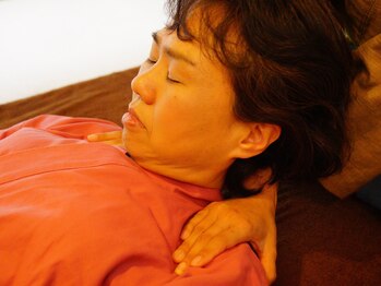 ワンピース(I PEACE)の写真/【ガチガチの体は“内臓ストレッチ”で根本からゆるむ！】繰り返す硬さ・不調…原因は“内臓のコリ”かも！