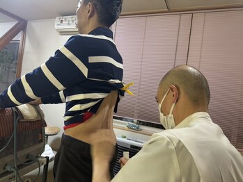 安達カイロプラクティックオフィス/腰が痛く朝起きるのがつらい!