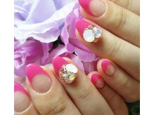 コットンローズ(Cotton Rose)/ビビットピンクのフレンチネイル