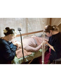 ネイル・アイメニューの同時施術が可能