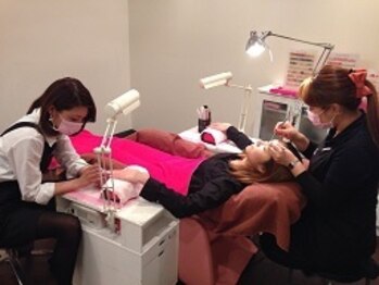 大人気☆まつげ×ネイル同時施術