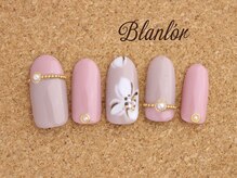 ネイルサロン ブランロール 三軒茶屋店(Blanl'or)/シックなフラワーネイル