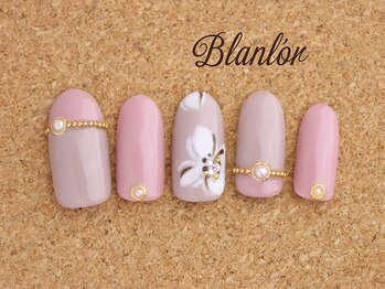 ネイルサロン ブランロール 三軒茶屋店(Blanl'or)/シックなフラワーネイル