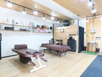 美骨整体シマサキ(SHIMASAKI)/◆スギが香る清潔感ある店内